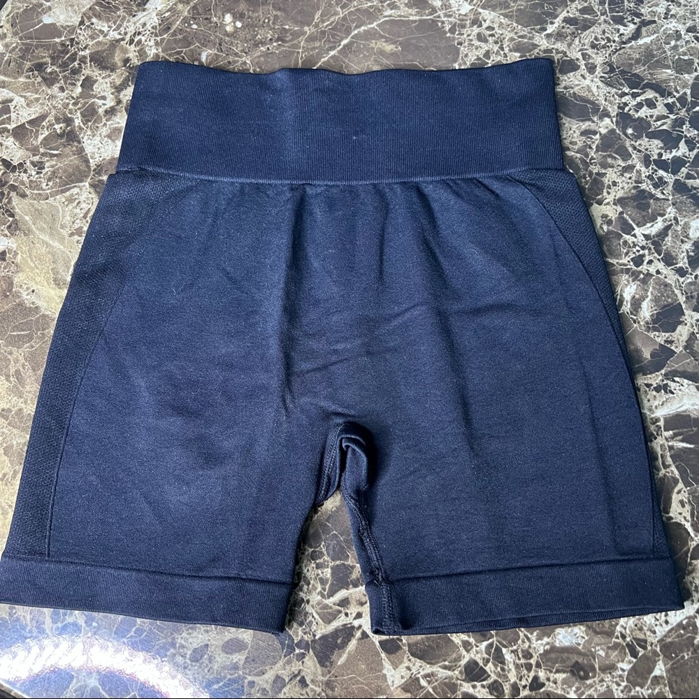 KEFI SEAMLESS BIKER SHORTS